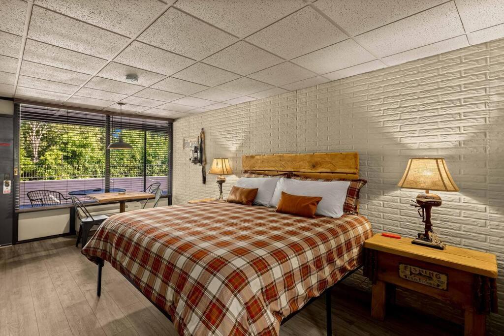 Stonegate Lodge Bed, Wifi, 50In Roku Tv, Salt Water Pool Room #109 Eureka Springs Exterior foto